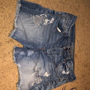 American eagle medium was denim shorts